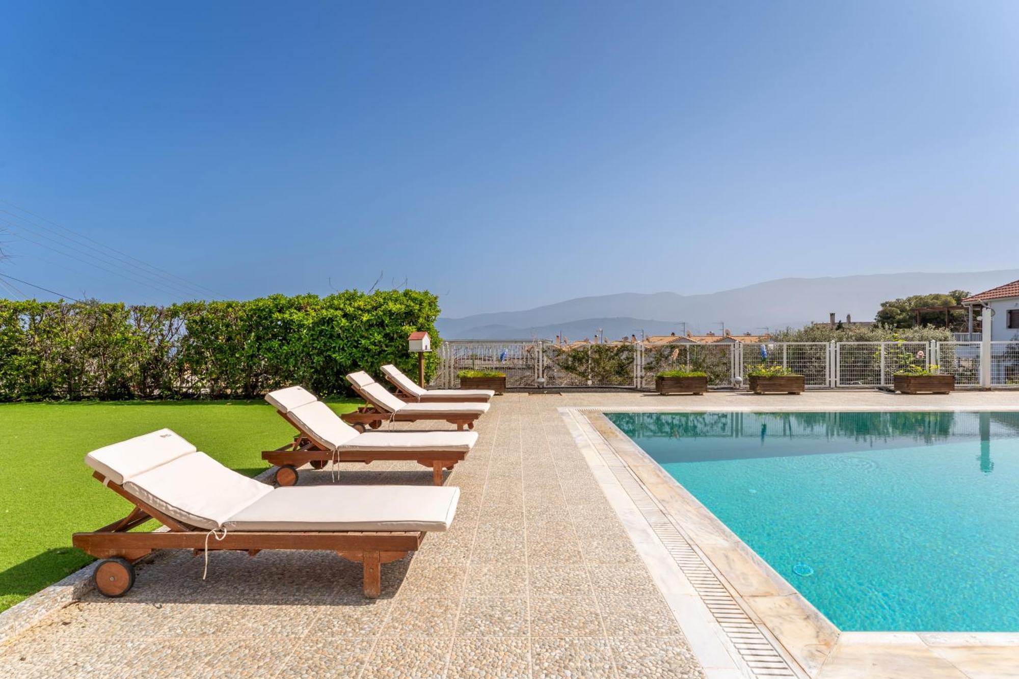 The House Of Gratitude - Poolside Retreat Villa Loutra Oraias Elenis Exterior photo