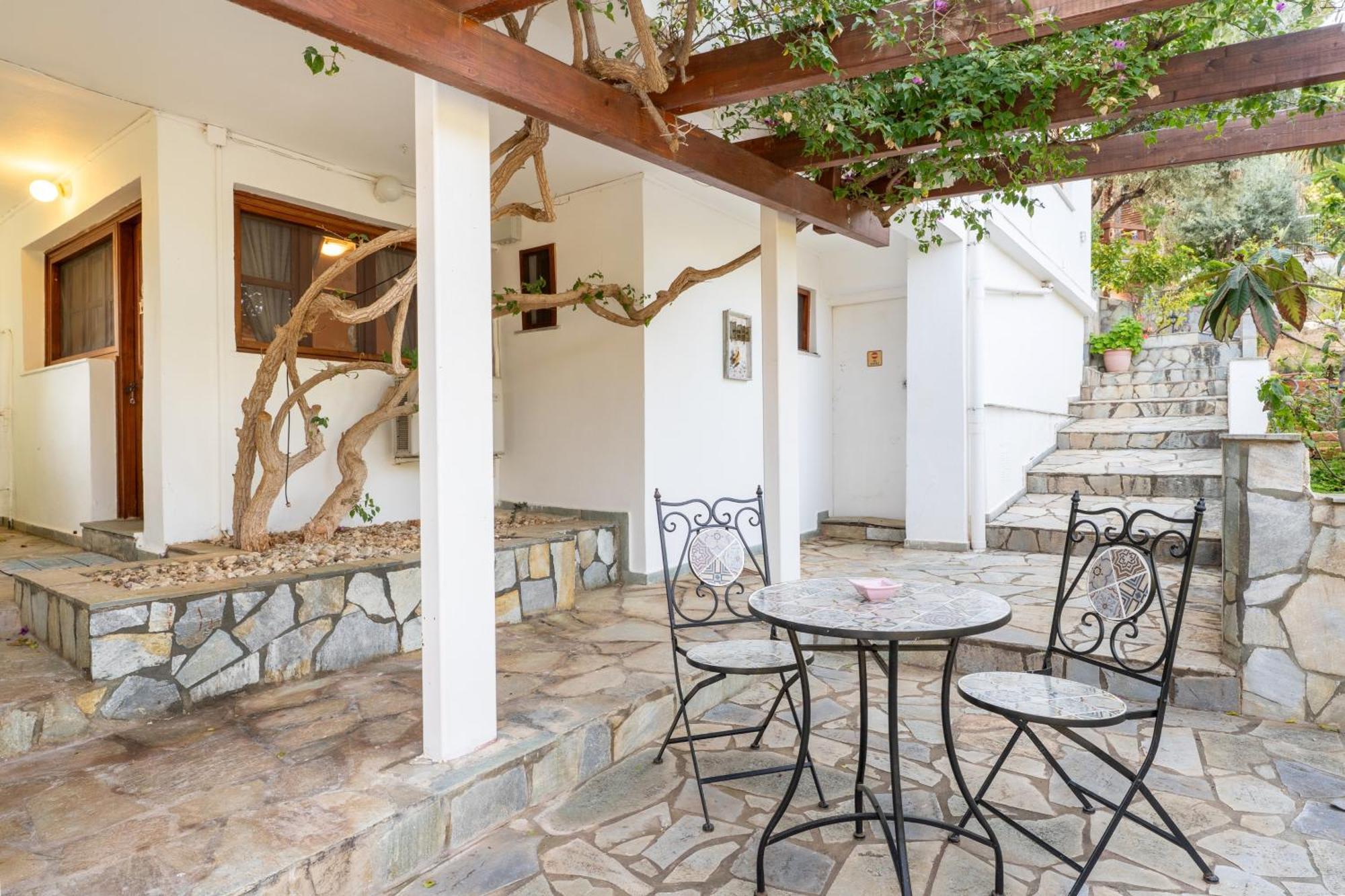 The House Of Gratitude - Poolside Retreat Villa Loutra Oraias Elenis Exterior photo